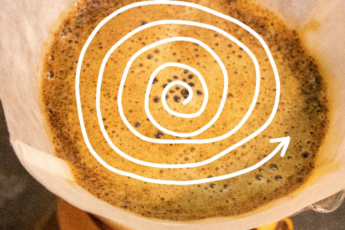 Chemex koffie zetten: gieten in een spiraal