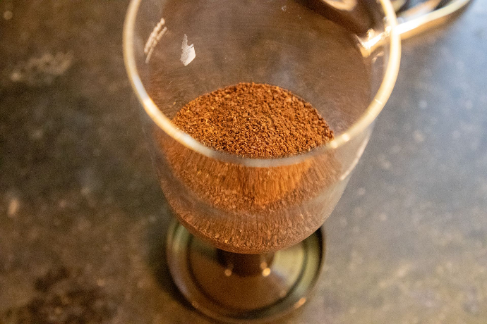 Gemalen koffie in je syphon