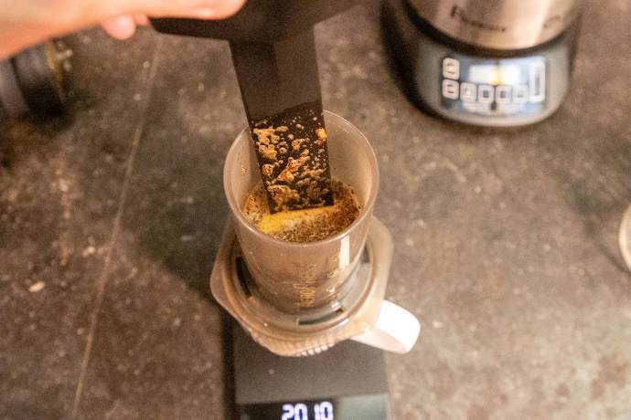 Aeropress voorinfusie roeren