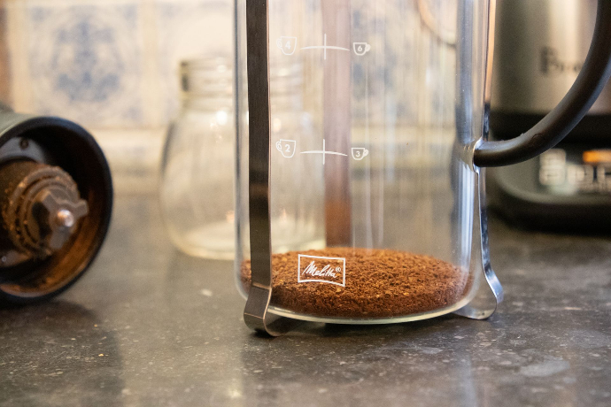 Koffie in french press zonder water