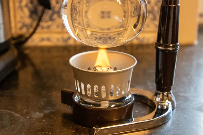 Brander onder syphon staat aan Brander onder syphon staat aan