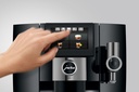 Een koffie kiezen op het aanraakscherm van de Jura J10