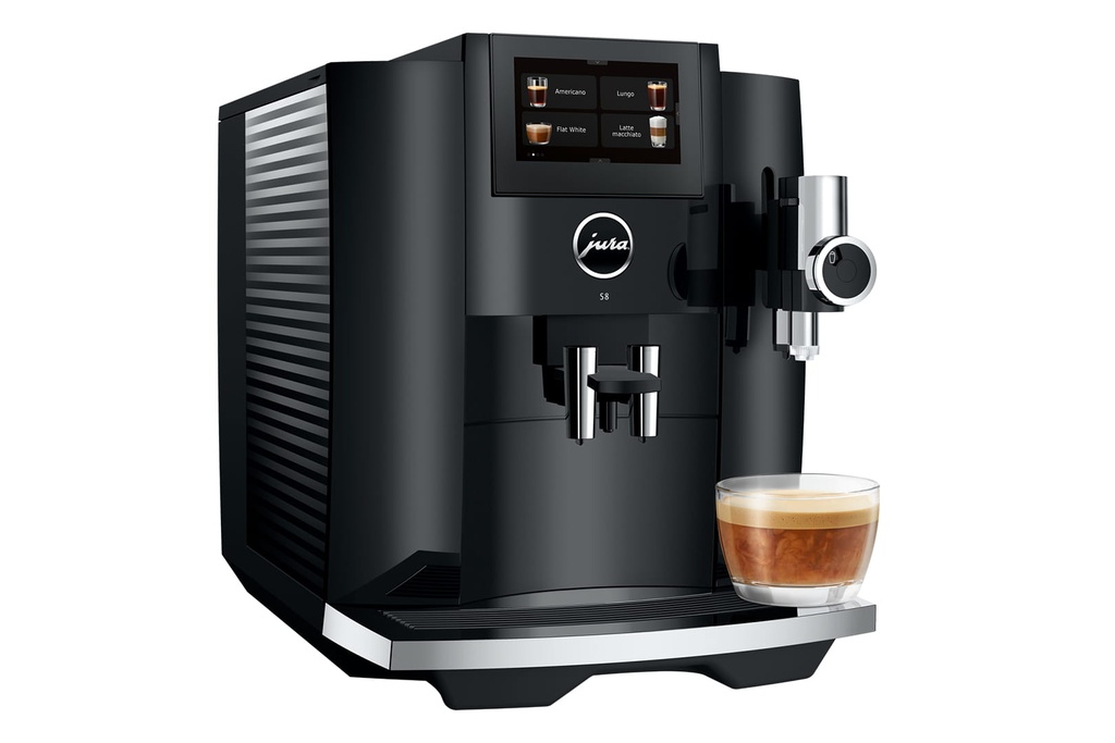 Jura S8 in driekwart, met een cappuccino