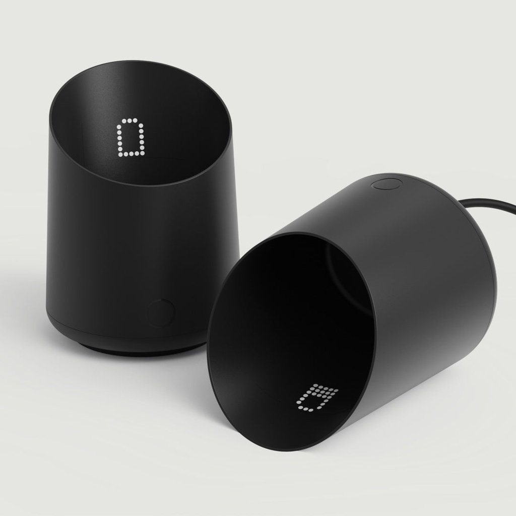 Subminimal Subscale aan de USB-C-kabel, met het scherm aan de binnenkant van het bakje