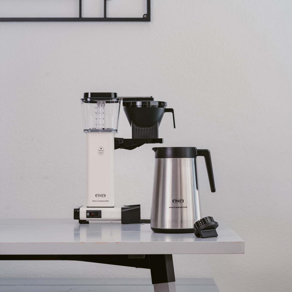 Moccamaster KBGT - Off-white - Op tafel