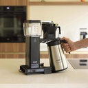 Moccamaster KBGT - Black - Koffie uitschenken
